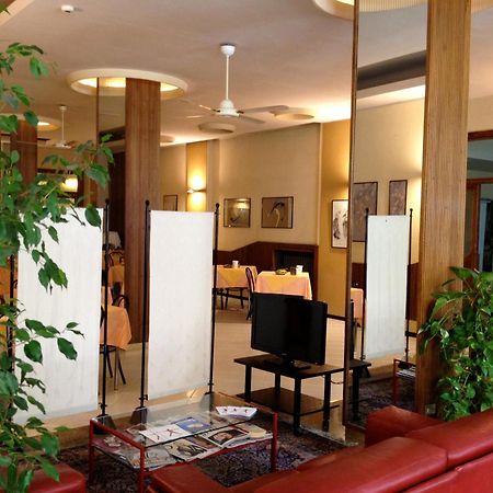 Hotel Milano Pistoia Exteriör bild