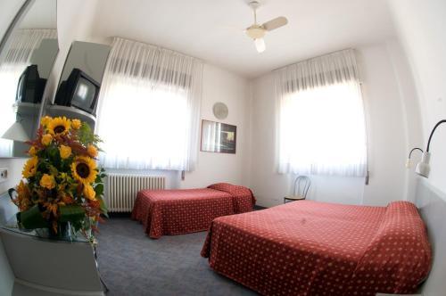 Hotel Milano Pistoia Exteriör bild