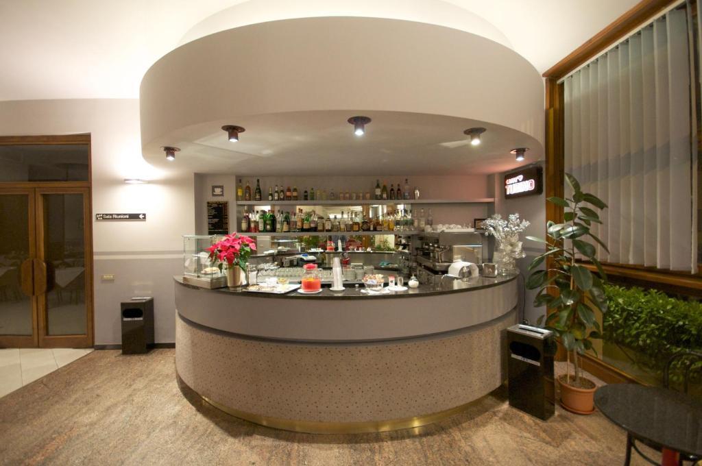 Hotel Milano Pistoia Exteriör bild
