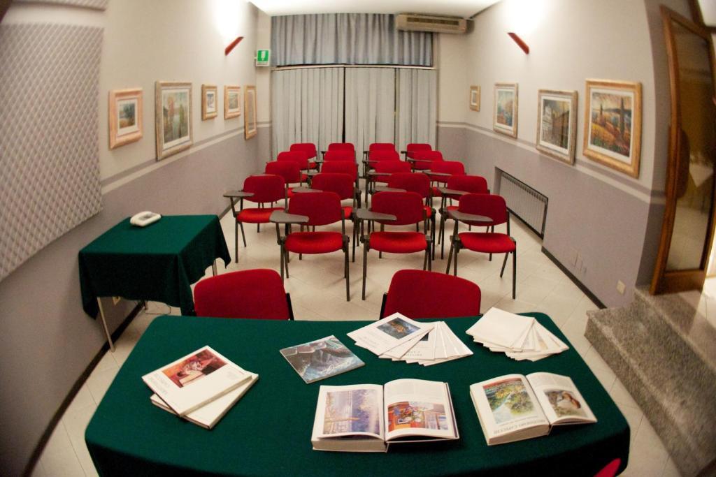 Hotel Milano Pistoia Exteriör bild