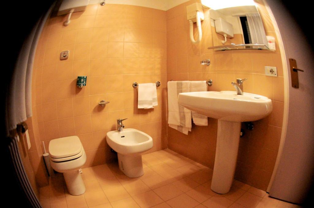 Hotel Milano Pistoia Exteriör bild