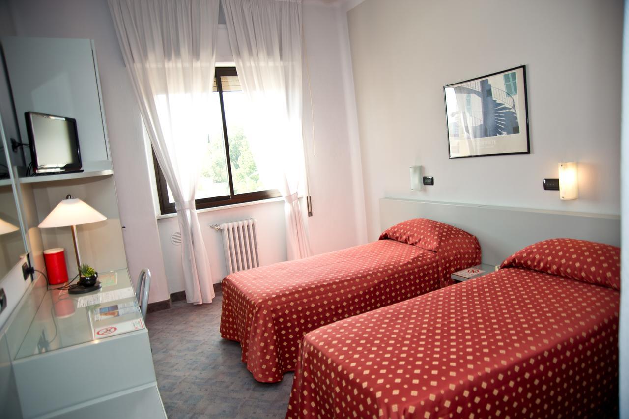 Hotel Milano Pistoia Exteriör bild