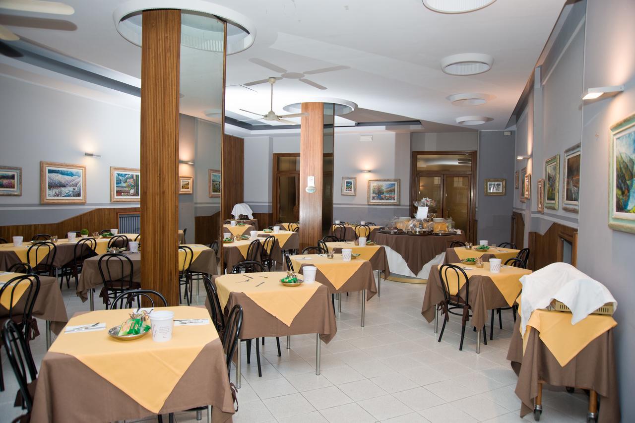 Hotel Milano Pistoia Exteriör bild